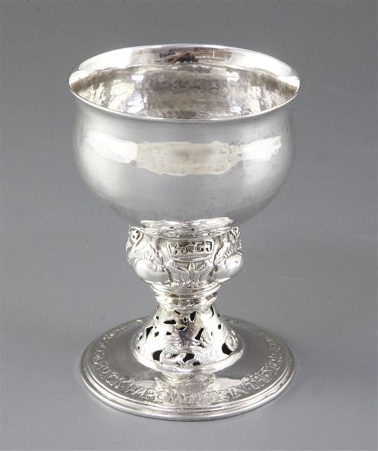 An Edwardian Arts & Crafts silver goblet, by Omar Ramsden & Alwyn Carr, height 122mm, weight 5.5oz/174grms.